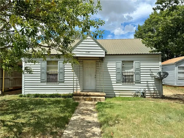 1505 W 10th St, Mc Gregor, TX 76657