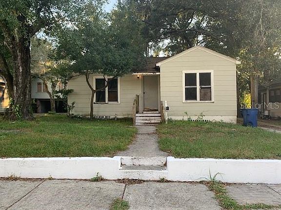 2nd image of 105 E Plymouth St