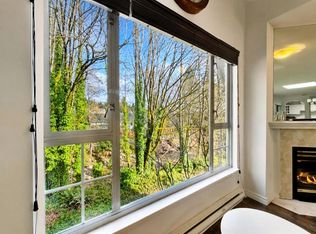 1550 Fell Ave #304, North Vancouver, BC V7P3E7
