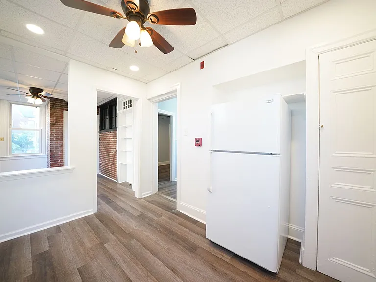 402 N Church St — Photo 7