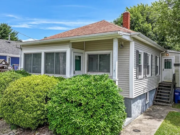 7 Fairlawn Ave, Fairhaven, MA 02719