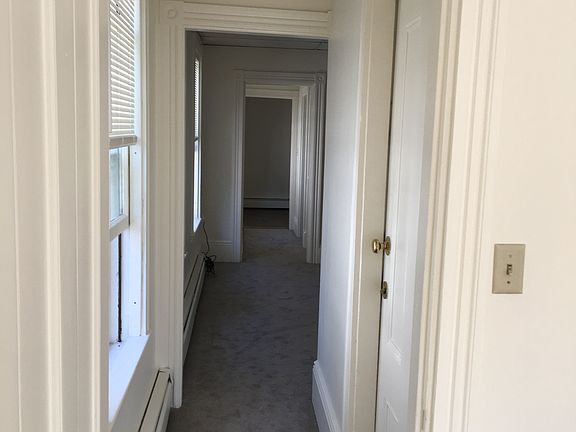 4th image of 30 Titcomb St #3