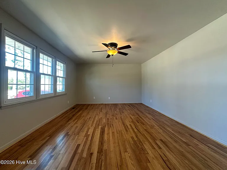 1030 Daniel Dr — Photo 2