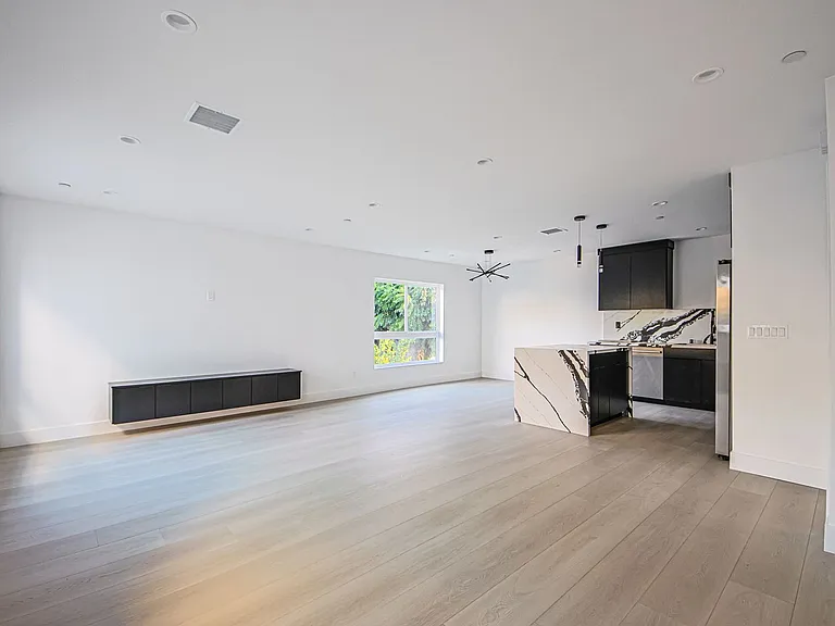 1223 N June St — Photo 5