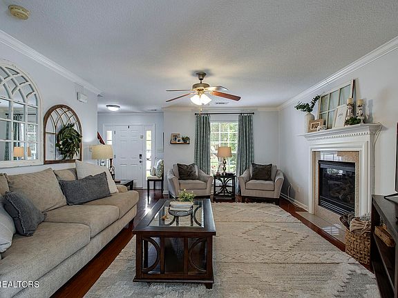 4th image of 811 Hammerstone Ln