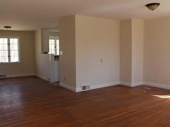 view of L-shaped dining room and living room
