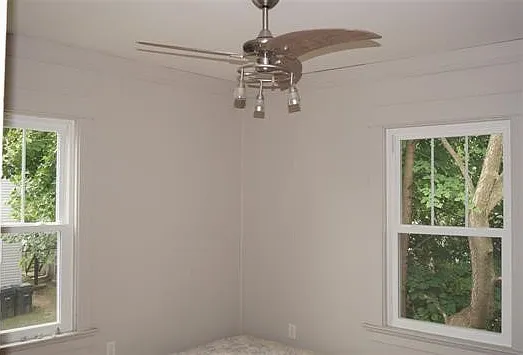 5 bed, 2.0 bath, 1552 sqft, $4,995 — Photo 4