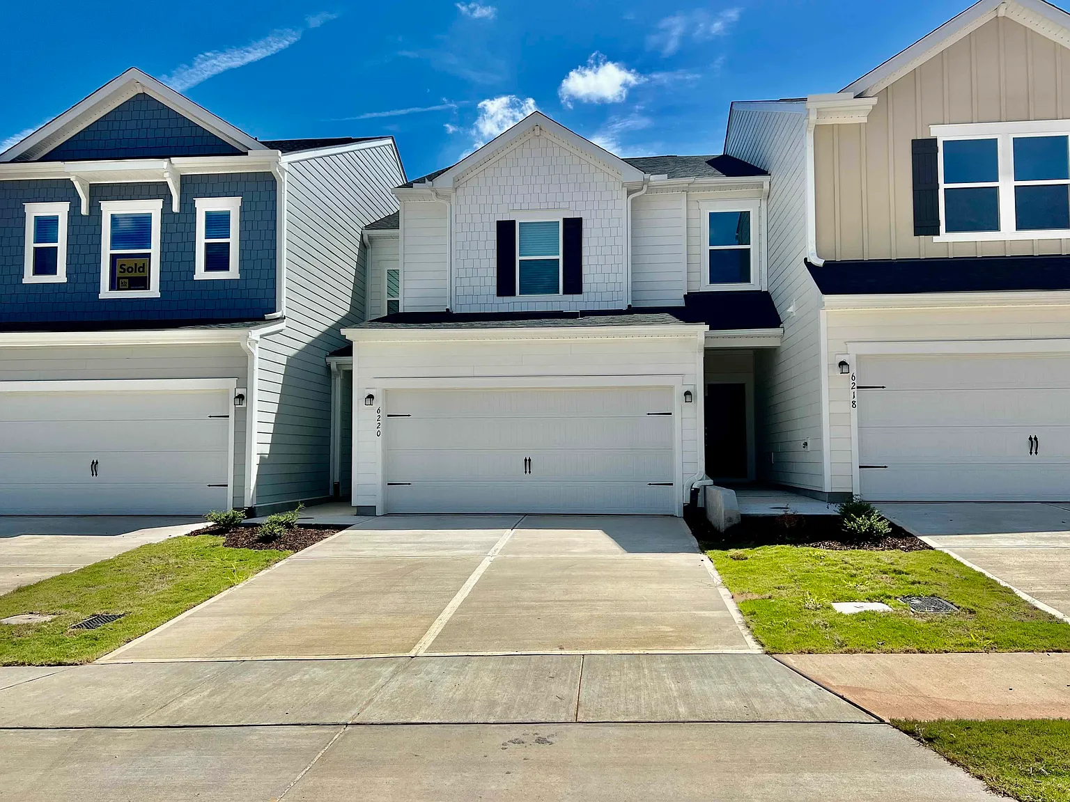3 bed, 2.5 bath, 1566 sqft, $2,000 — Photo 1