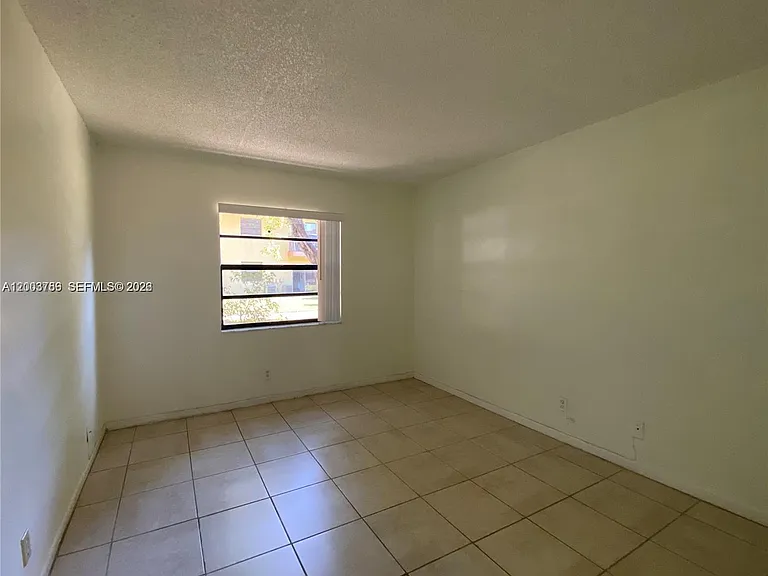 4033 Lakeside Dr #4033 — Photo 9