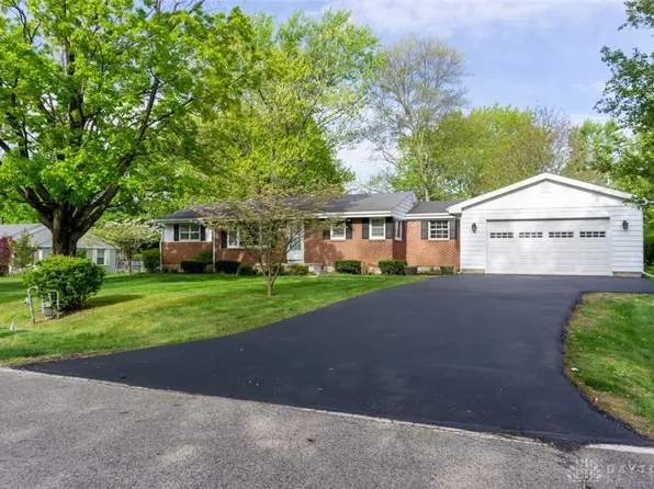 111 Ravenwood Dr, Springfield, OH 45504