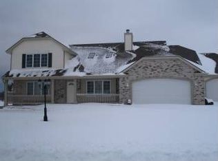 8910 S Delaware Dr, Oak Creek, WI 53154
