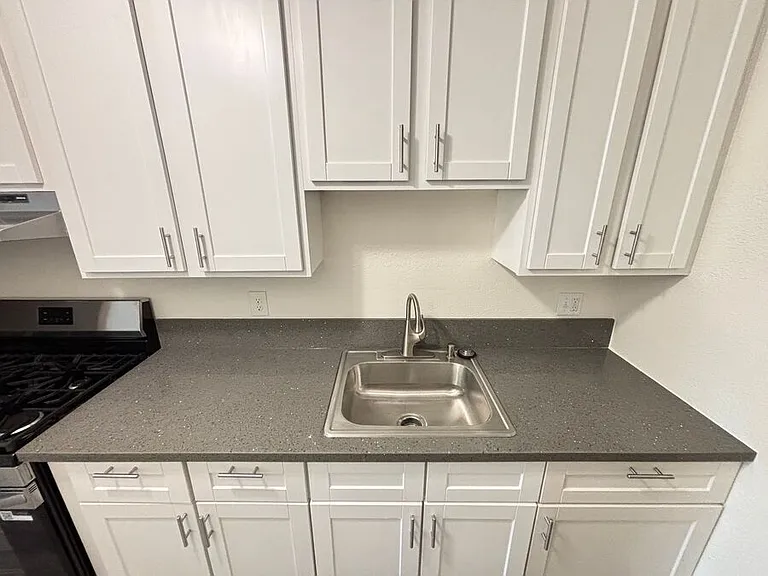 2227 Bonar St #D — Photo 4