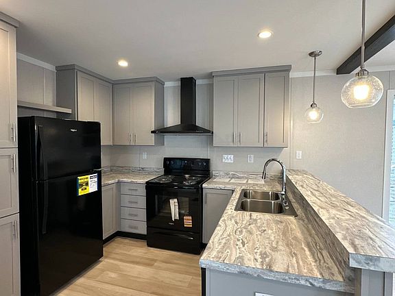3rd image of 24 Yucca Dr