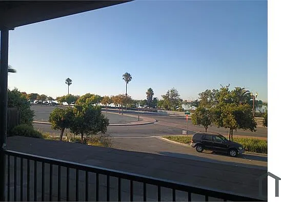 2 bed, 800 sqft, $2,300 — Photo 3
