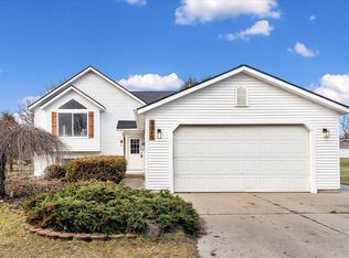 5069 Dio Dr, Cedar Springs, MI 49319