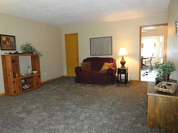 2nd image of 1128 Manor Dr