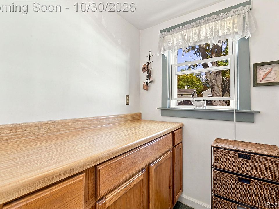 411 Hawthorn Ave, photo 21