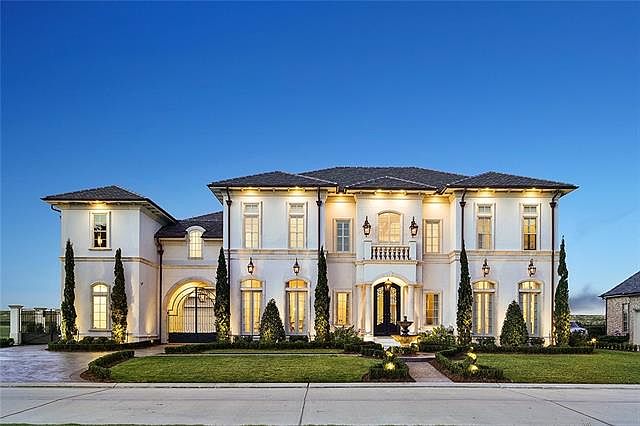 1st image of 26 Royal Palm Dr