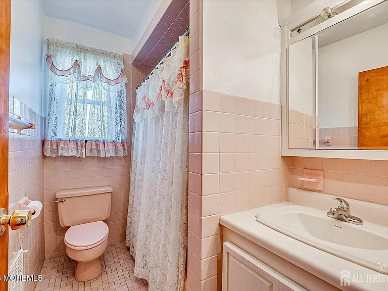 92 Lake View Blvd — Photo 6