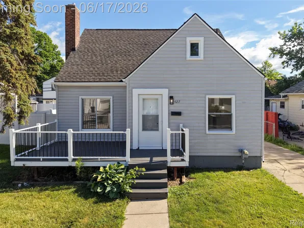 22427 Hanson Ct, Saint Clair Shores, MI 48080