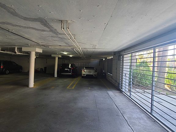 5th image of 1520 S Hayworth Ave #103