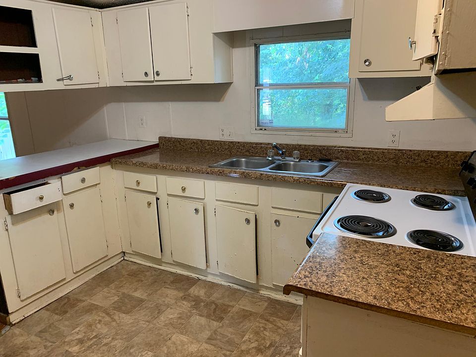 1st image of 243 Park Cir