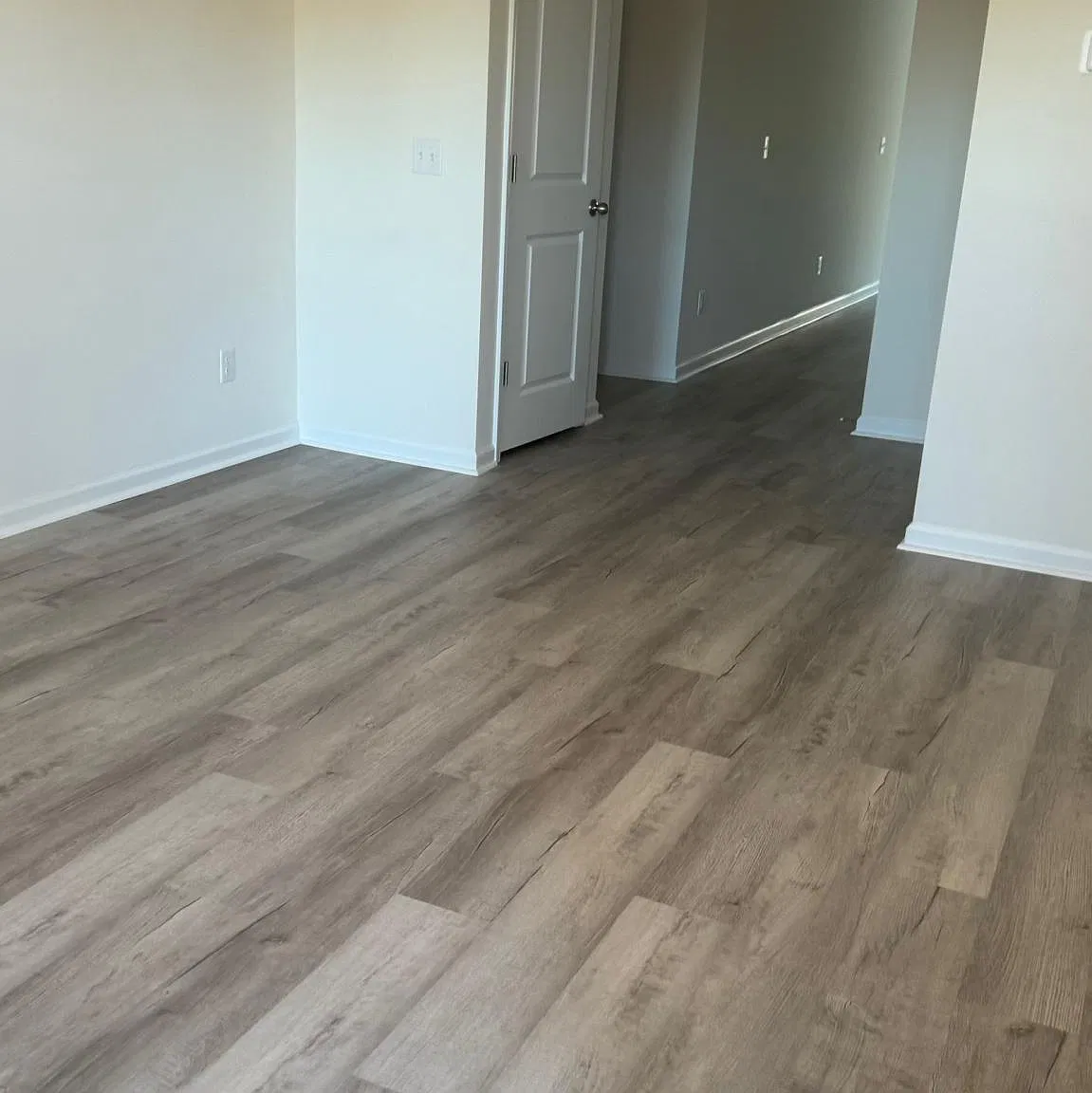4 bed, 2.5 bath, 1926 sqft, $2,000 — Photo 2