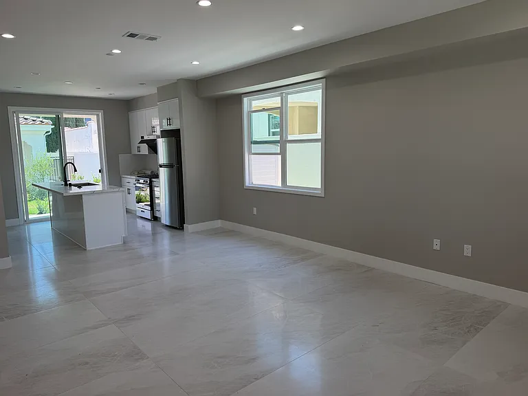 2708 Birch St #2708 — Photo 2