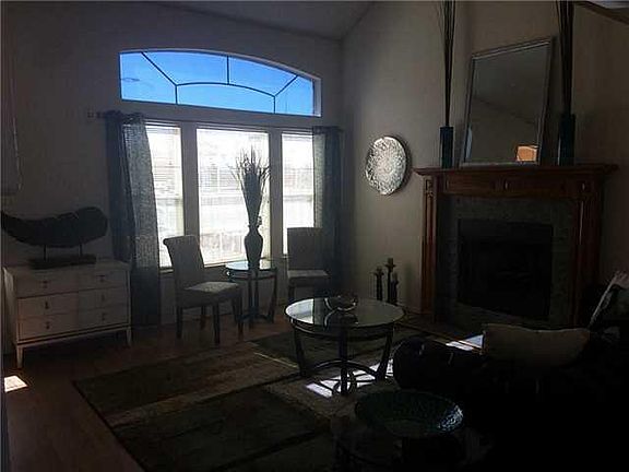 3rd image of 397 Jardin Bello Ave