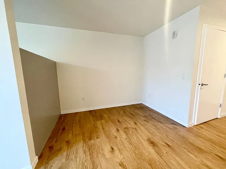 Bayview West Apartments — Photo 13