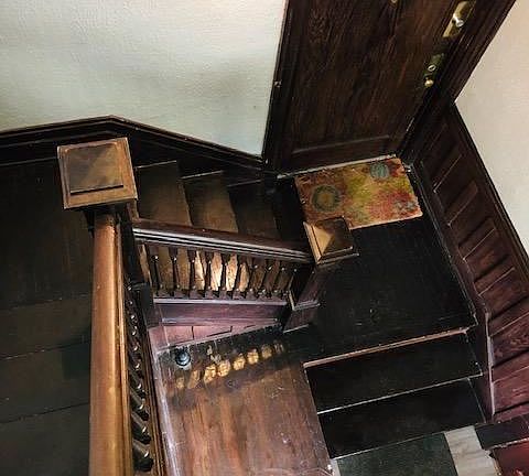 3rd image of 527 Richmond Ave