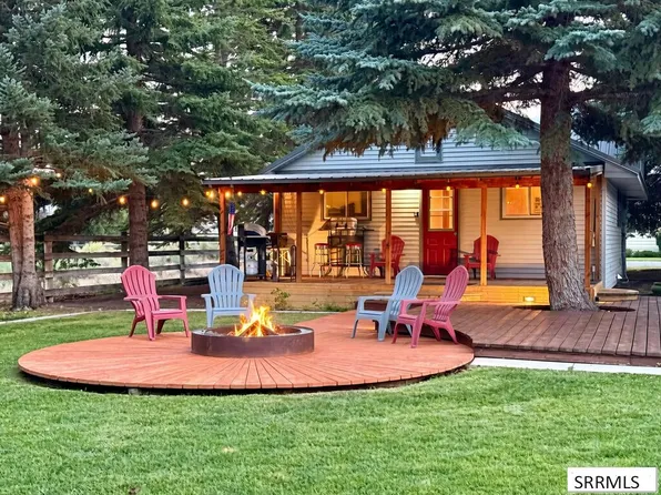 706 College St, Mackay, ID 83251