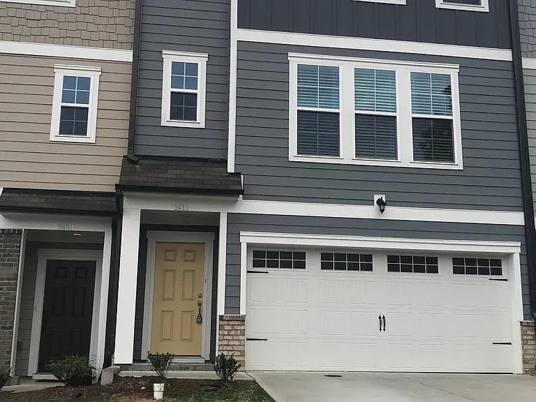 1411 Regents Ln — Photo 3
