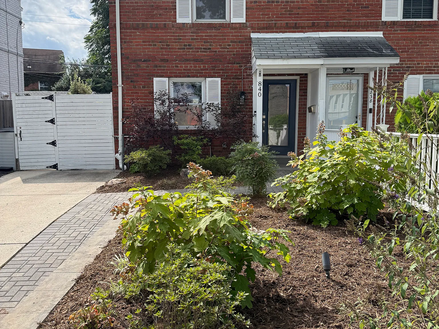 3 bed, 2.5 bath, 850 sqft, $3,500 — Photo 2