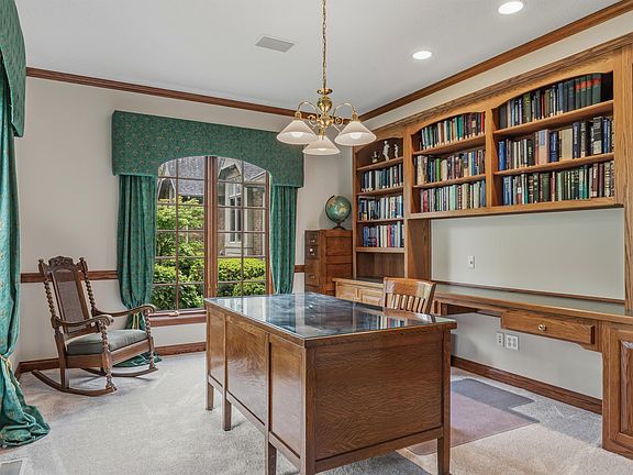 3rd image of 8610 Oakcliff Ct