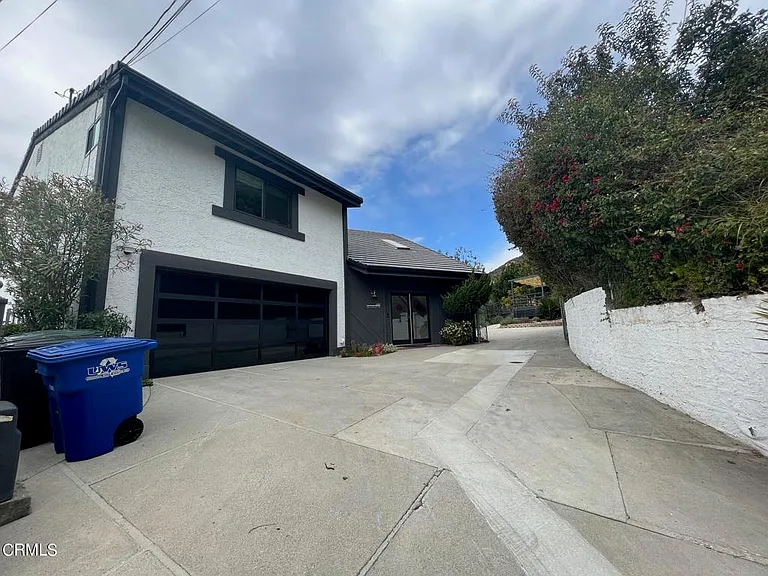 1609 Woodglen Ln — Photo 2