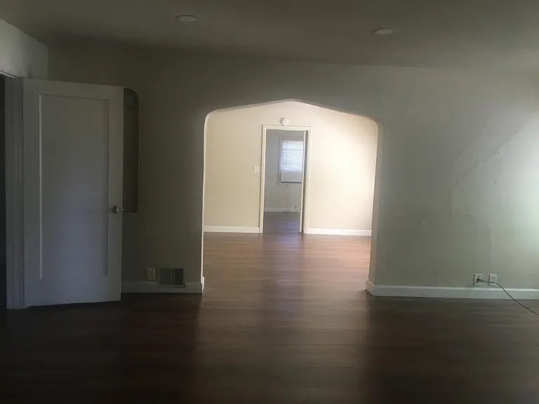 1098 Hazelwood Ave — Photo 11