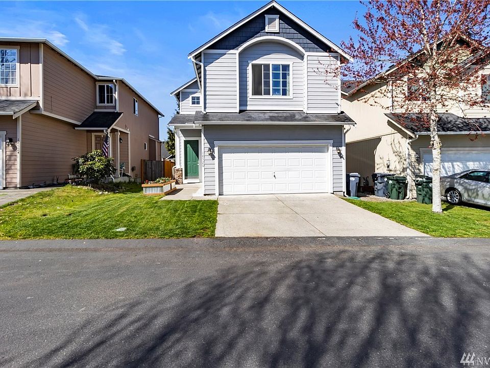 Beautiful detached condo in Silver Pointe