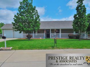 3904 Fox Ridge Dr, Manhattan, KS 66502