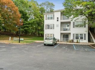 1132 Waterford Dr #C, Edison, NJ