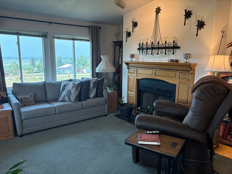 2424 Loyd Dr — Photo 9