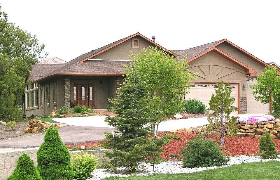 4844 Hillsdale Ct. Private 1/2 acre flag lot.