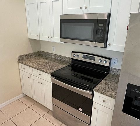 4th image of 517 SE 5th Pl