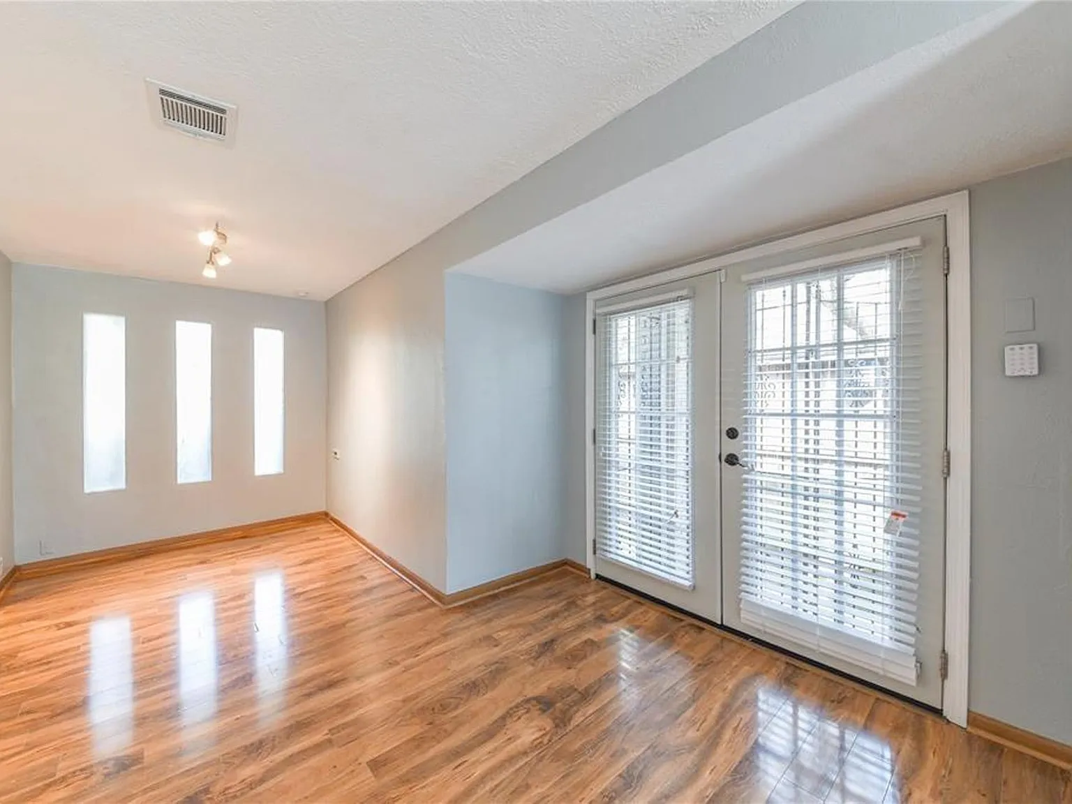 2 bed, 2.0 bath, 1172 sqft, $2,275 — Photo 3