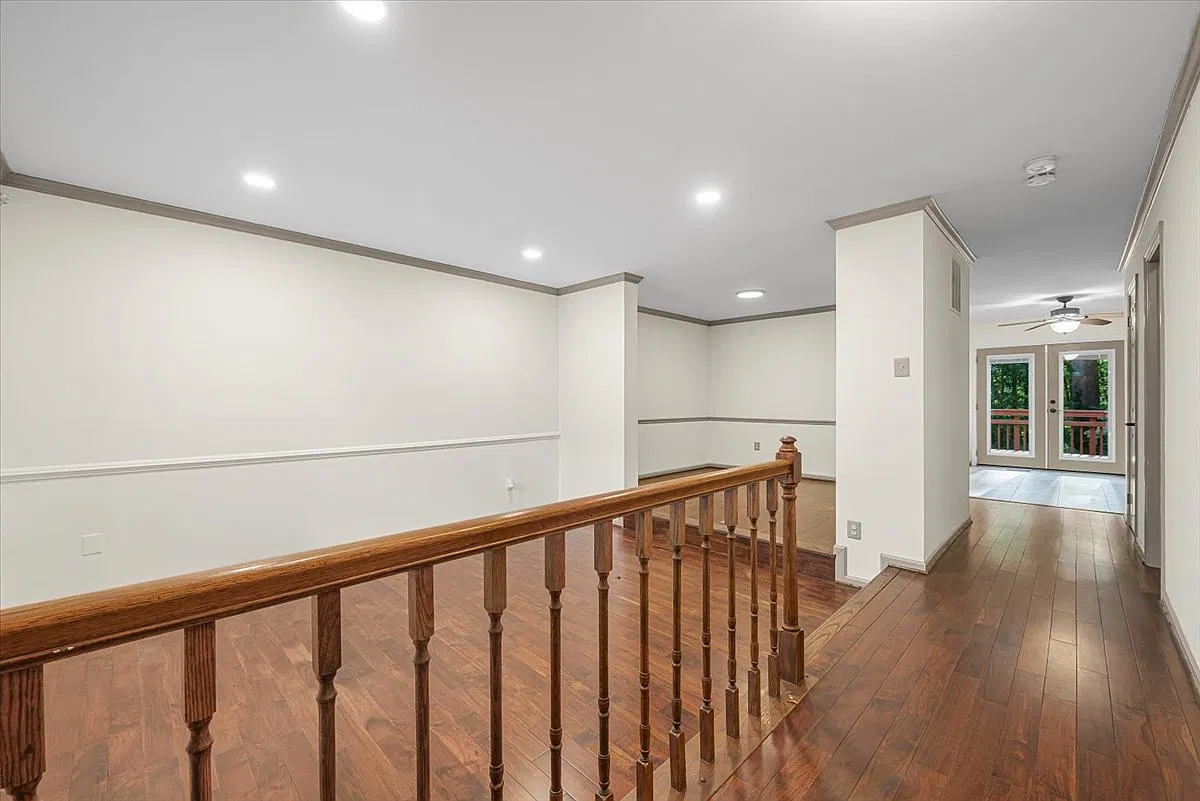 3 bed, 3.5 bath, 1928 sqft, $3,000 — Photo 2