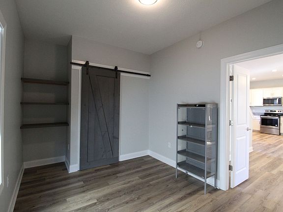 4th image of 2646 Greenport Dr
