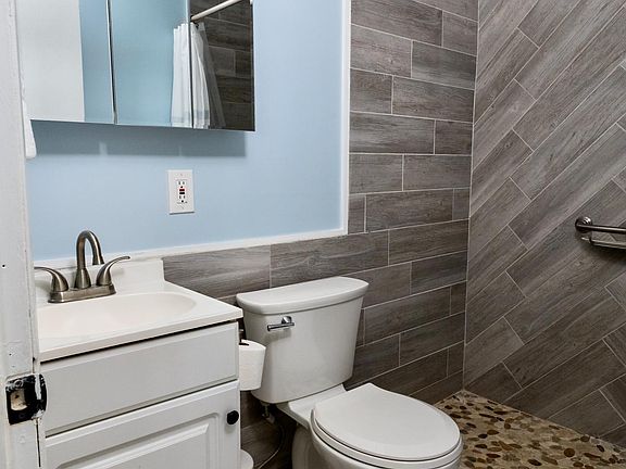 4th image of 933 Ocean Blvd APT 9