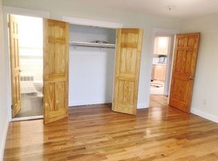 24-25 43rd St #2F, Astoria, NY 11103