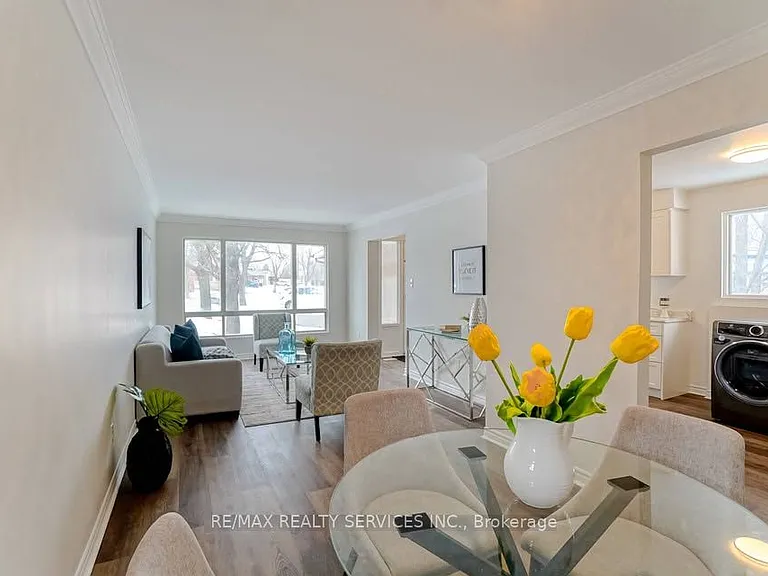 70 Montjoy Cres — Photo 5