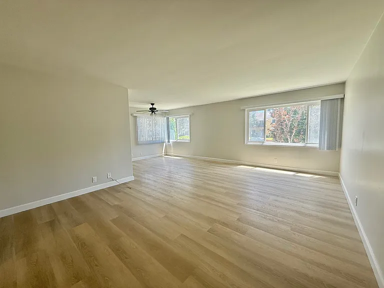 919 E Carson St #1 — Photo 1
